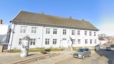 Advokatregningene fra SANDS og Grette knuste økonomien i Drøbak – må selge bibliotek og barnehage